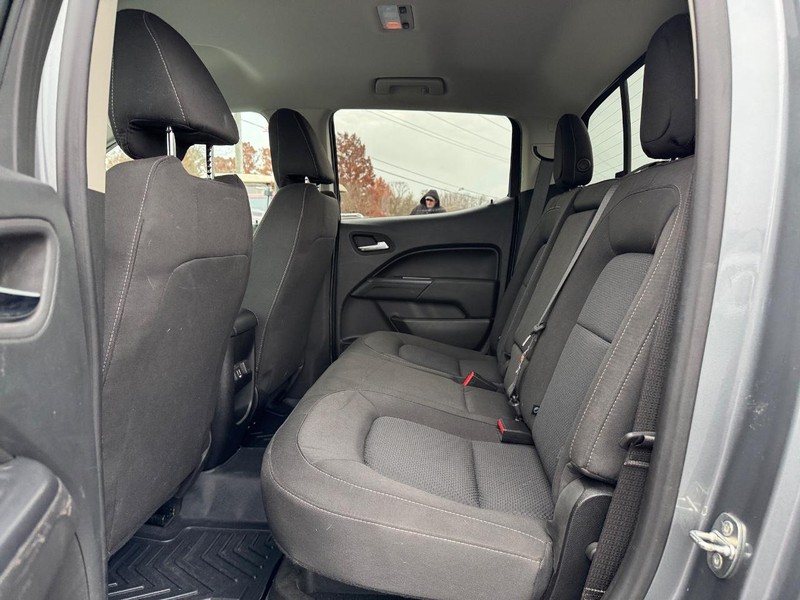 Chevrolet Colorado Vehicle Full-screen Gallery Image 10