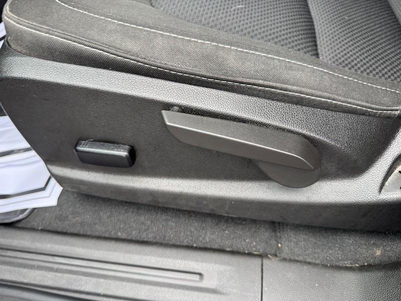 Chevrolet Colorado Vehicle Full-screen Gallery Image 15