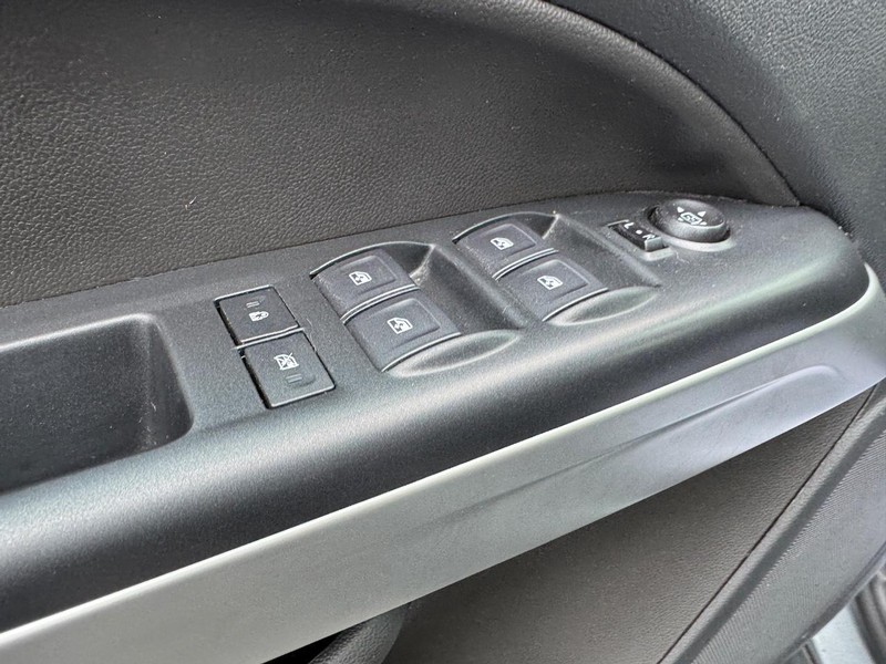 Chevrolet Colorado Vehicle Full-screen Gallery Image 16