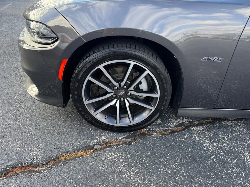 Dodge Charger Vehicle Full-screen Gallery Image 9