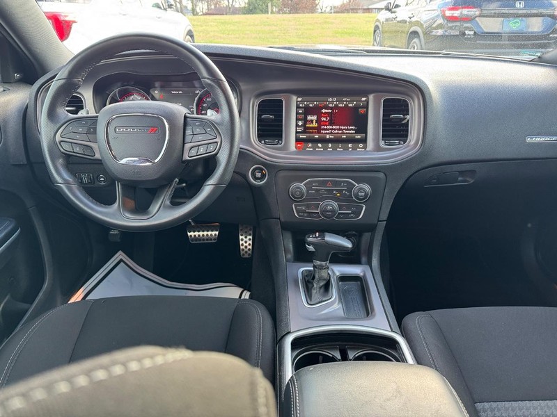 Dodge Charger Vehicle Full-screen Gallery Image 11