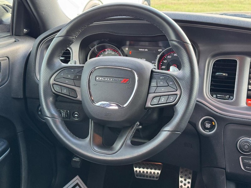 Dodge Charger Vehicle Full-screen Gallery Image 12