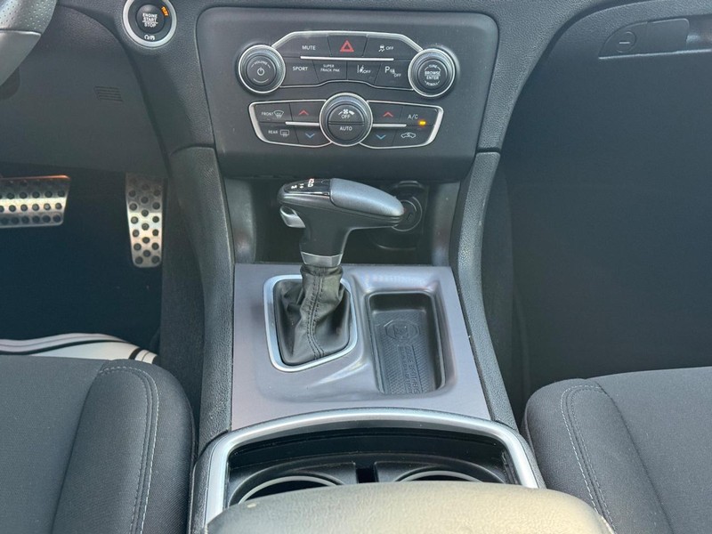 Dodge Charger Vehicle Full-screen Gallery Image 14