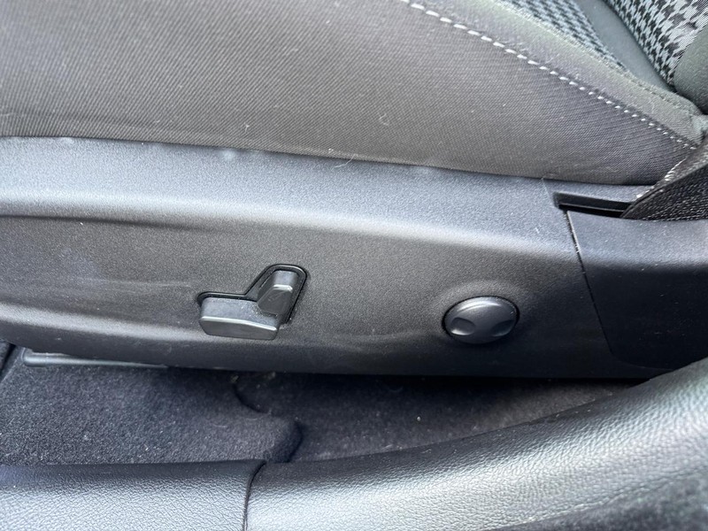 Dodge Charger Vehicle Full-screen Gallery Image 15