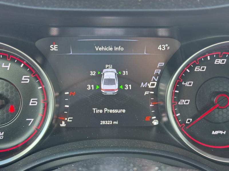 Dodge Charger Vehicle Full-screen Gallery Image 21