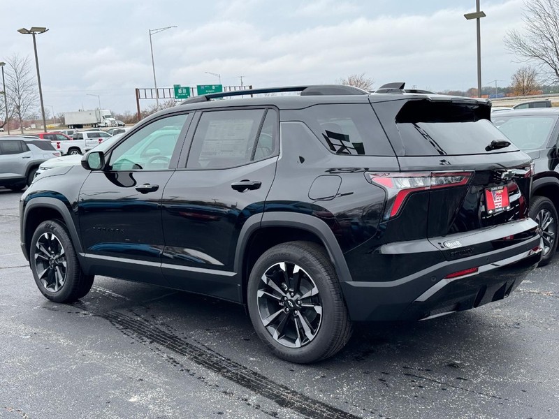Chevrolet Equinox Vehicle Full-screen Gallery Image 3