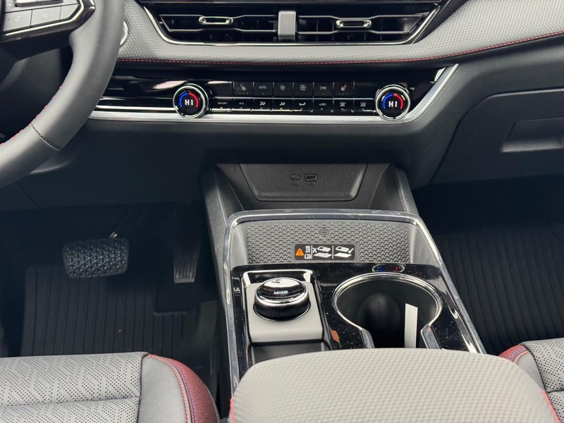 Chevrolet Equinox Vehicle Full-screen Gallery Image 9