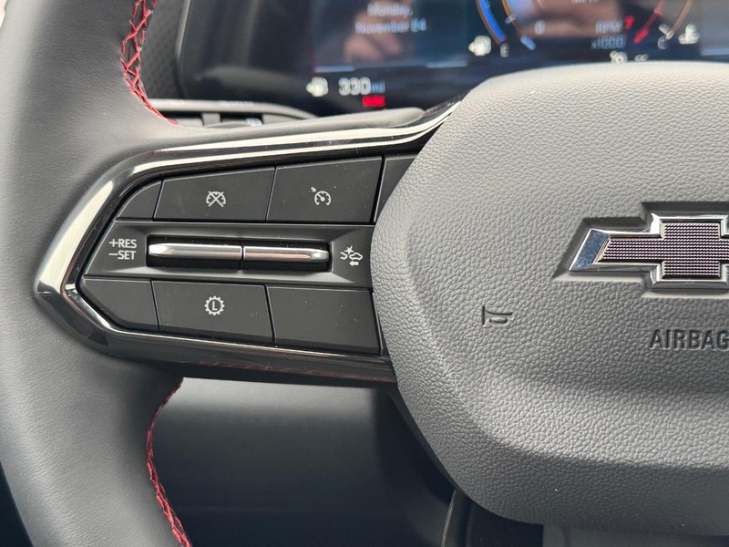 Chevrolet Equinox Vehicle Full-screen Gallery Image 11