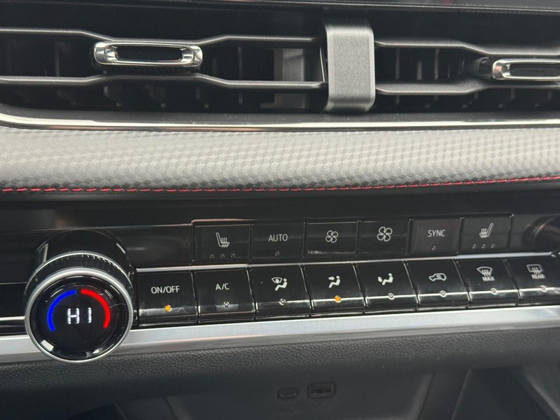 Chevrolet Equinox Vehicle Full-screen Gallery Image 13