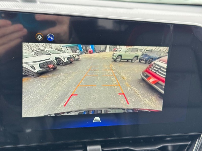 Chevrolet Equinox Vehicle Full-screen Gallery Image 14