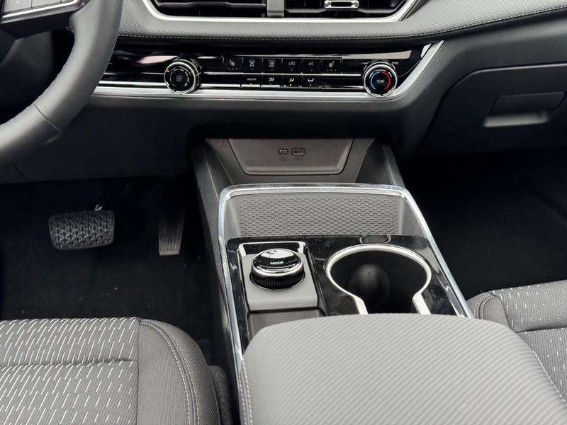 Chevrolet Equinox Vehicle Full-screen Gallery Image 10