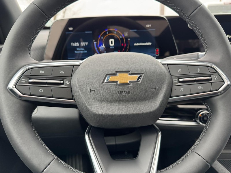 Chevrolet Equinox Vehicle Full-screen Gallery Image 12