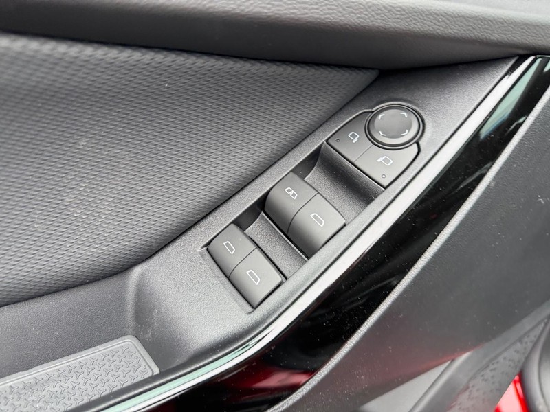 Chevrolet Equinox Vehicle Full-screen Gallery Image 13