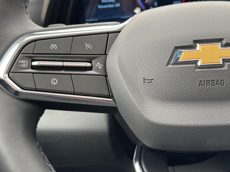 Chevrolet Equinox Vehicle Full-screen Gallery Image 14