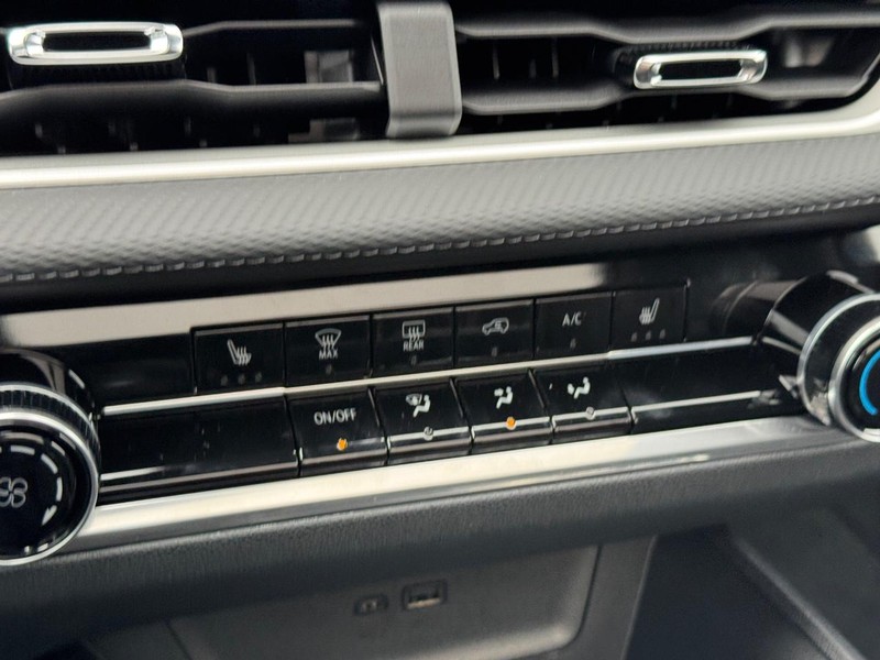 Chevrolet Equinox Vehicle Full-screen Gallery Image 16