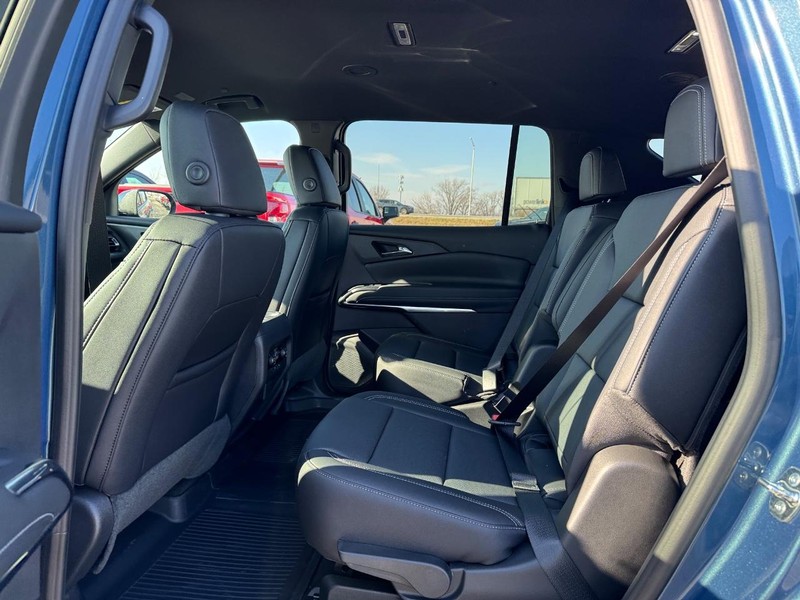 Chevrolet Traverse Vehicle Full-screen Gallery Image 6