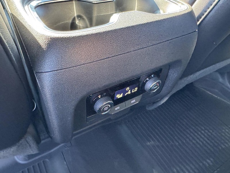 Chevrolet Traverse Vehicle Full-screen Gallery Image 7