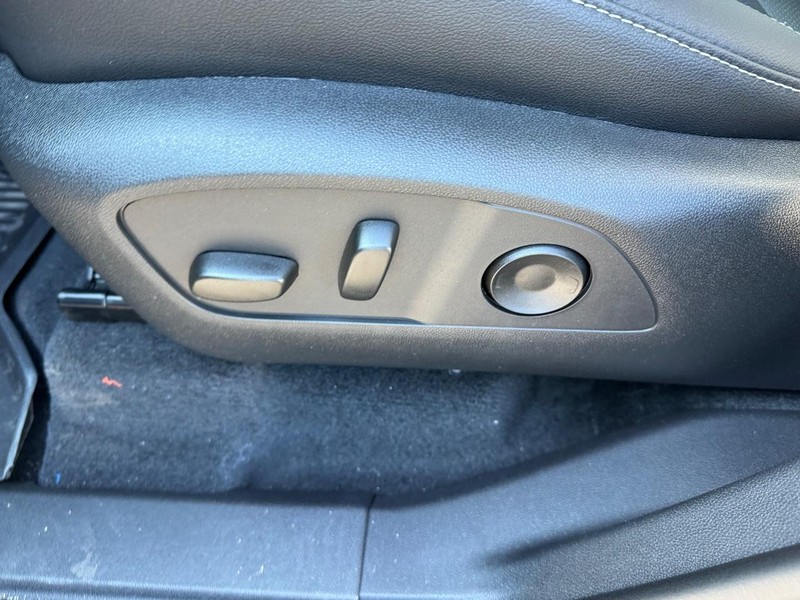 Chevrolet Traverse Vehicle Full-screen Gallery Image 12