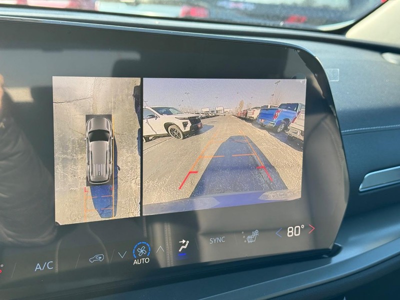 Chevrolet Traverse Vehicle Full-screen Gallery Image 18