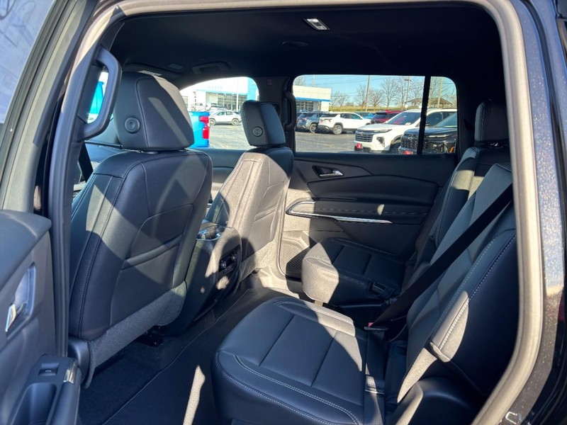 Chevrolet Traverse Vehicle Full-screen Gallery Image 6