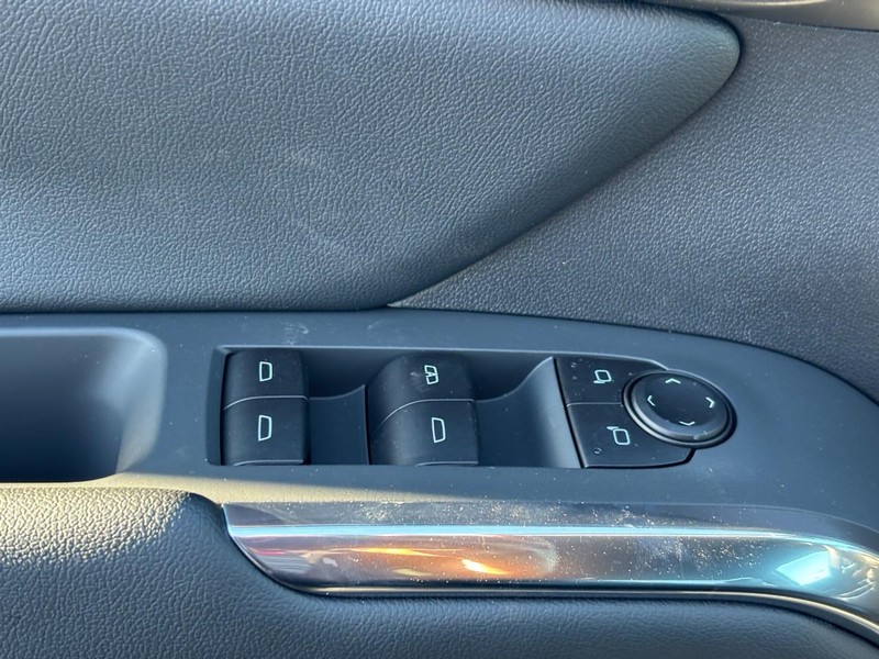 Chevrolet Traverse Vehicle Full-screen Gallery Image 11