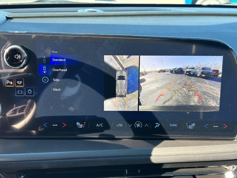 Chevrolet Traverse Vehicle Full-screen Gallery Image 19