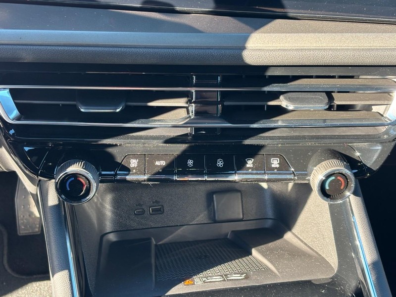 Chevrolet Traverse Vehicle Full-screen Gallery Image 20