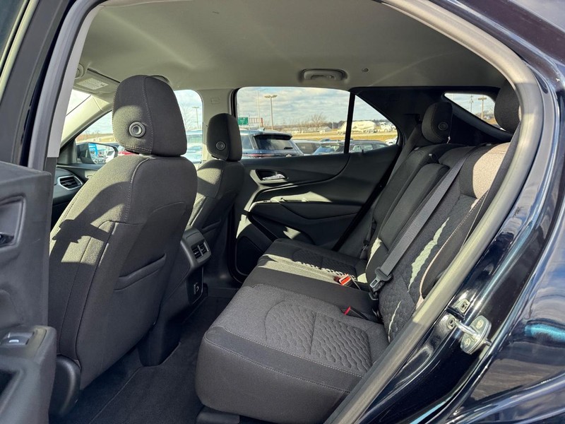 Chevrolet Equinox Vehicle Full-screen Gallery Image 10