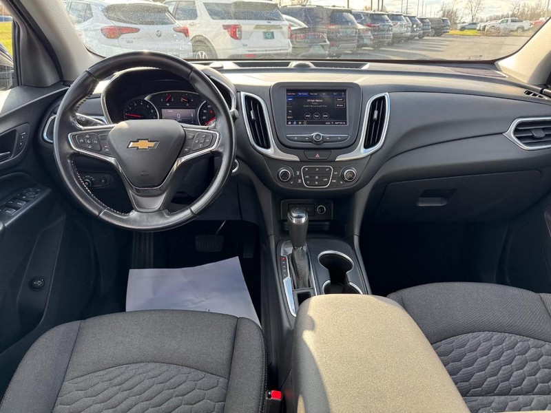 Chevrolet Equinox Vehicle Full-screen Gallery Image 11