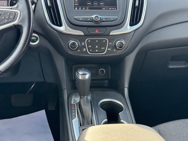 Chevrolet Equinox Vehicle Full-screen Gallery Image 14