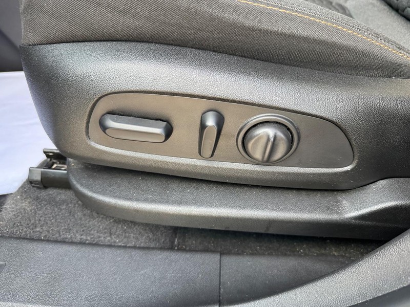 Chevrolet Equinox Vehicle Full-screen Gallery Image 15