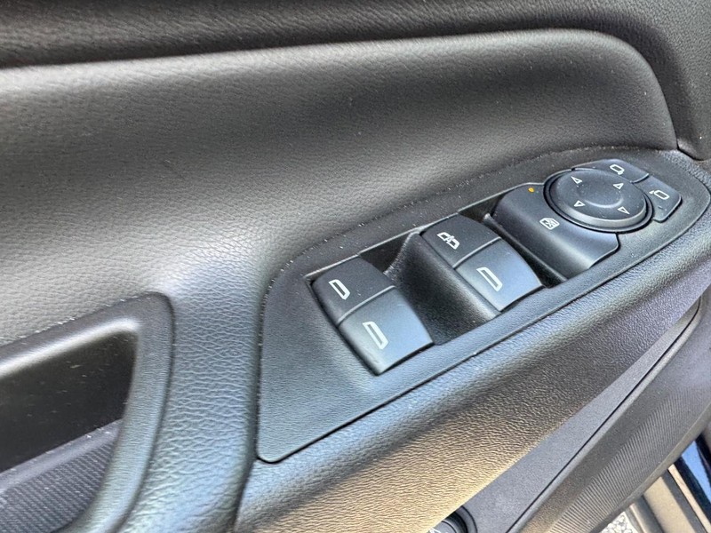 Chevrolet Equinox Vehicle Full-screen Gallery Image 16