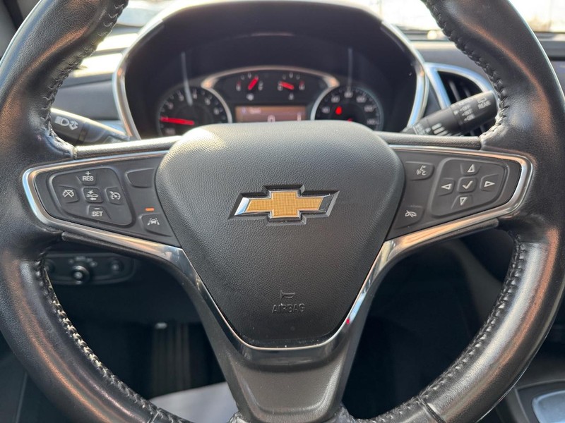 Chevrolet Equinox Vehicle Full-screen Gallery Image 17