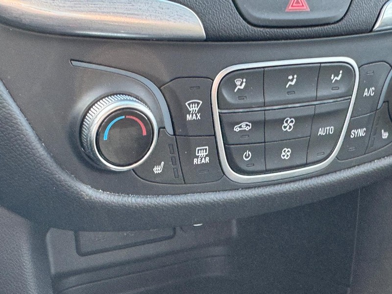 Chevrolet Equinox Vehicle Full-screen Gallery Image 20