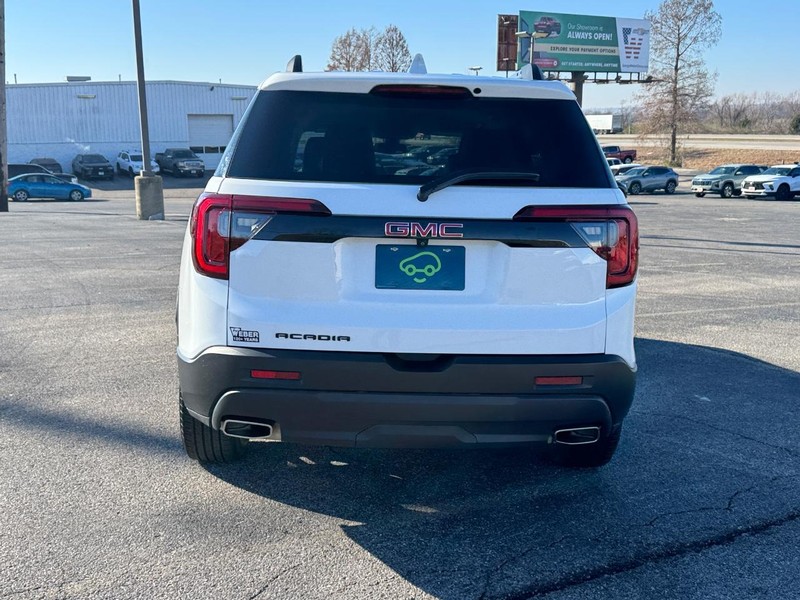 GMC Acadia Vehicle Full-screen Gallery Image 4