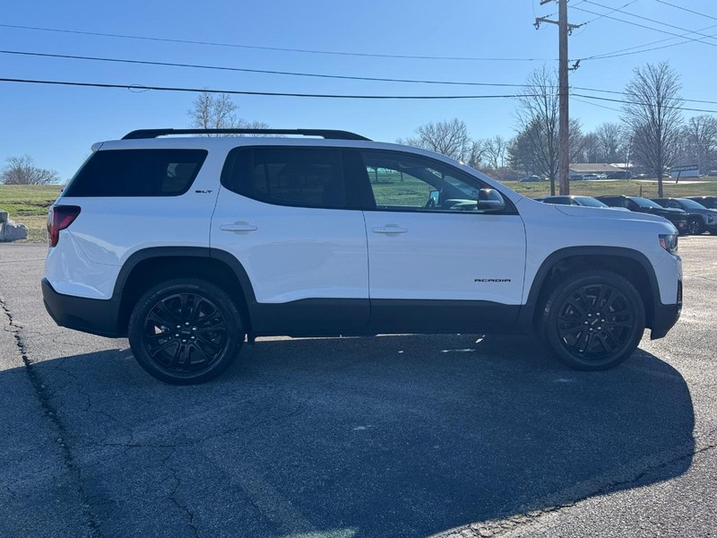 GMC Acadia Vehicle Full-screen Gallery Image 6