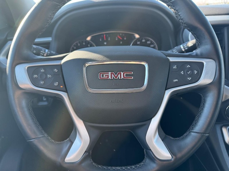 GMC Acadia Vehicle Full-screen Gallery Image 20