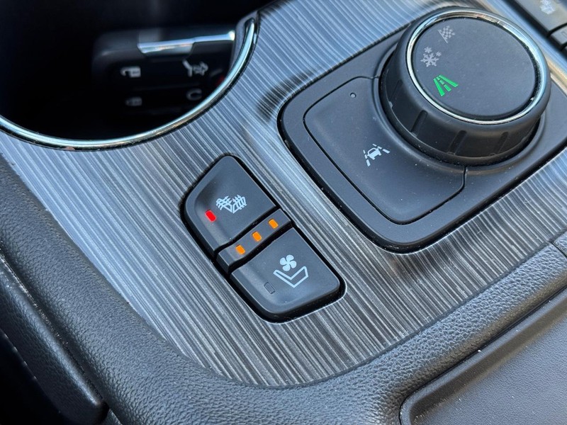 GMC Acadia Vehicle Full-screen Gallery Image 23