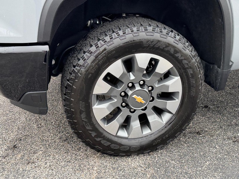 Chevrolet Silverado 2500HD Vehicle Full-screen Gallery Image 9