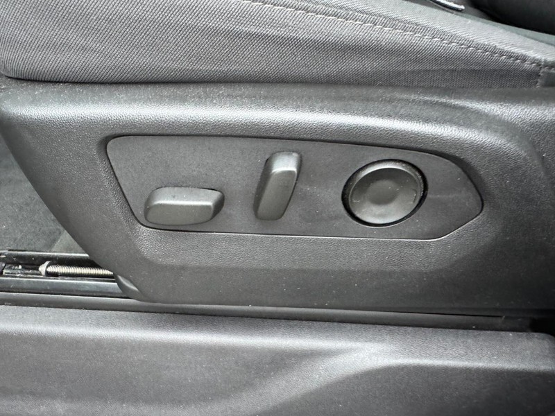 Chevrolet Silverado 2500HD Vehicle Full-screen Gallery Image 15