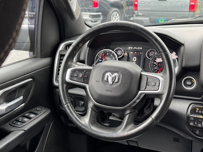 Ram 1500 Vehicle Full-screen Gallery Image 12