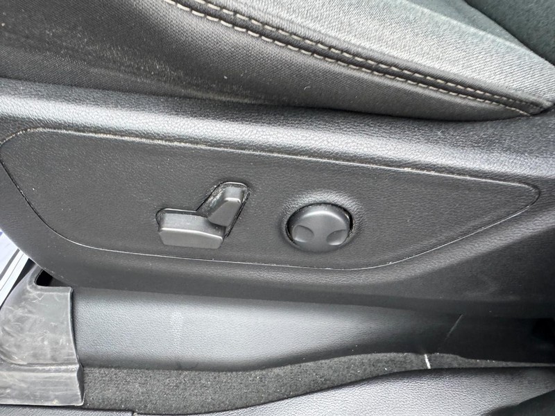 Ram 1500 Vehicle Full-screen Gallery Image 15