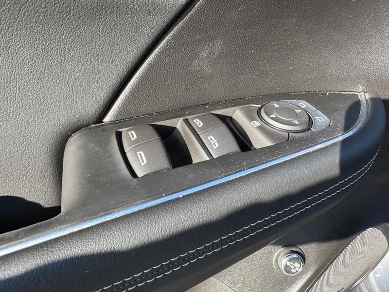 Buick Envision Vehicle Full-screen Gallery Image 16