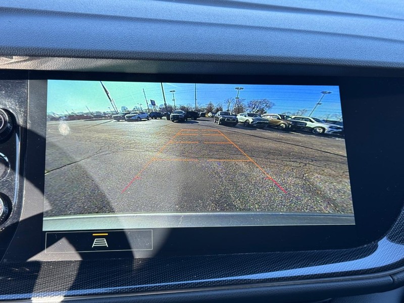 Buick Envision Vehicle Full-screen Gallery Image 21