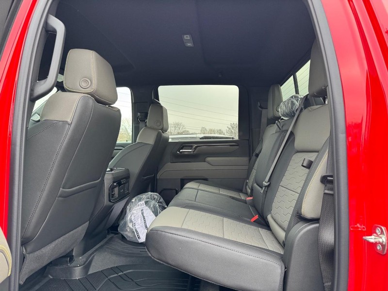 Chevrolet Silverado 2500HD Vehicle Full-screen Gallery Image 5