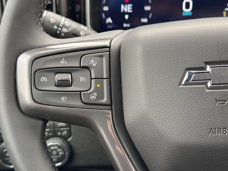 Chevrolet Silverado 2500HD Vehicle Full-screen Gallery Image 14