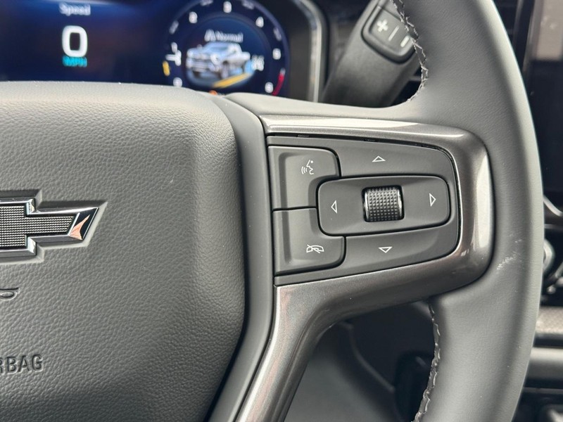 Chevrolet Silverado 2500HD Vehicle Full-screen Gallery Image 15