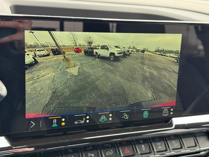 Chevrolet Silverado 2500HD Vehicle Full-screen Gallery Image 17