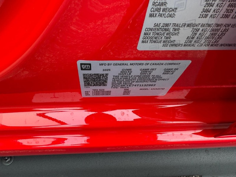 Chevrolet Silverado 2500HD Vehicle Full-screen Gallery Image 18