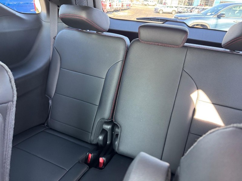 Chevrolet Traverse Vehicle Full-screen Gallery Image 7